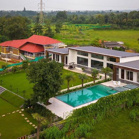 Natures Odyssey By Stayvista - Amidst Lush Greenery With Outdoor Pool And Indoor Activities Chinchavli Екстер'єр фото